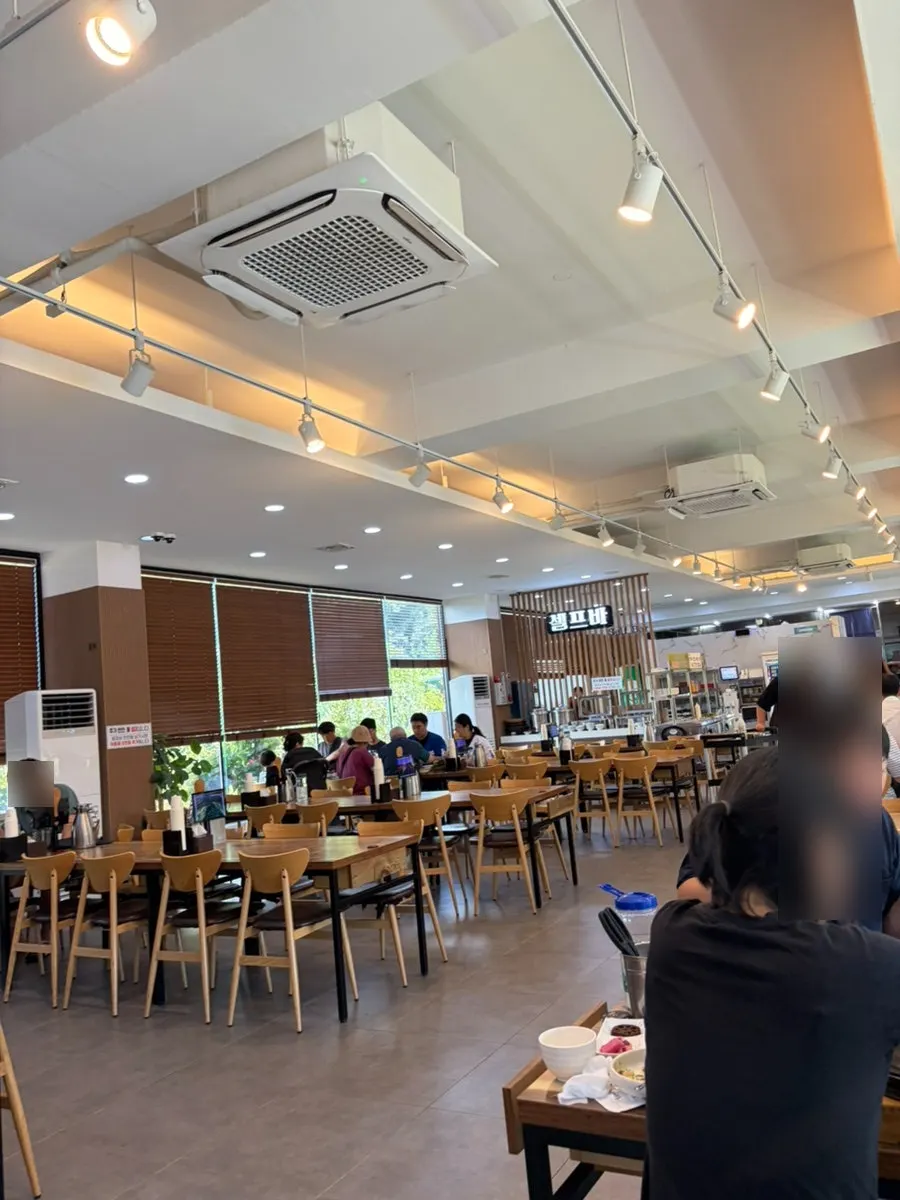 매장 앞 넓은 전용주차장