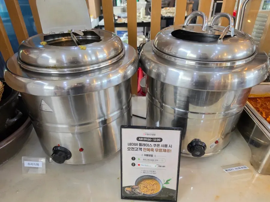 Display shelf of self-serve side dishes
