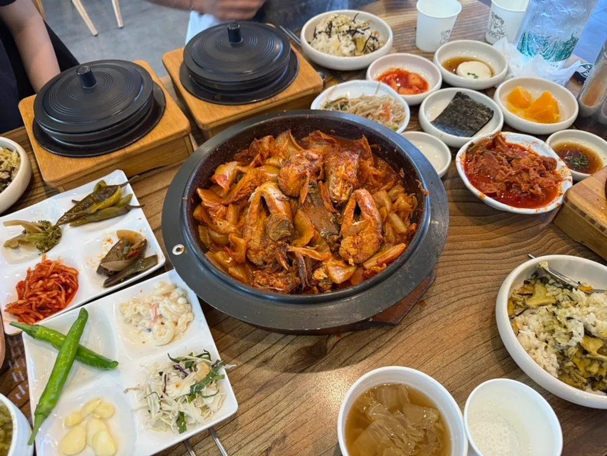 전복과 단호박 톳이 올라간 전복돌솥밥