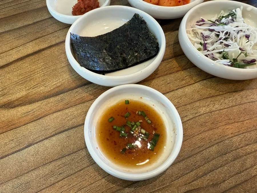 김과 간장, 샐러드 기본반찬