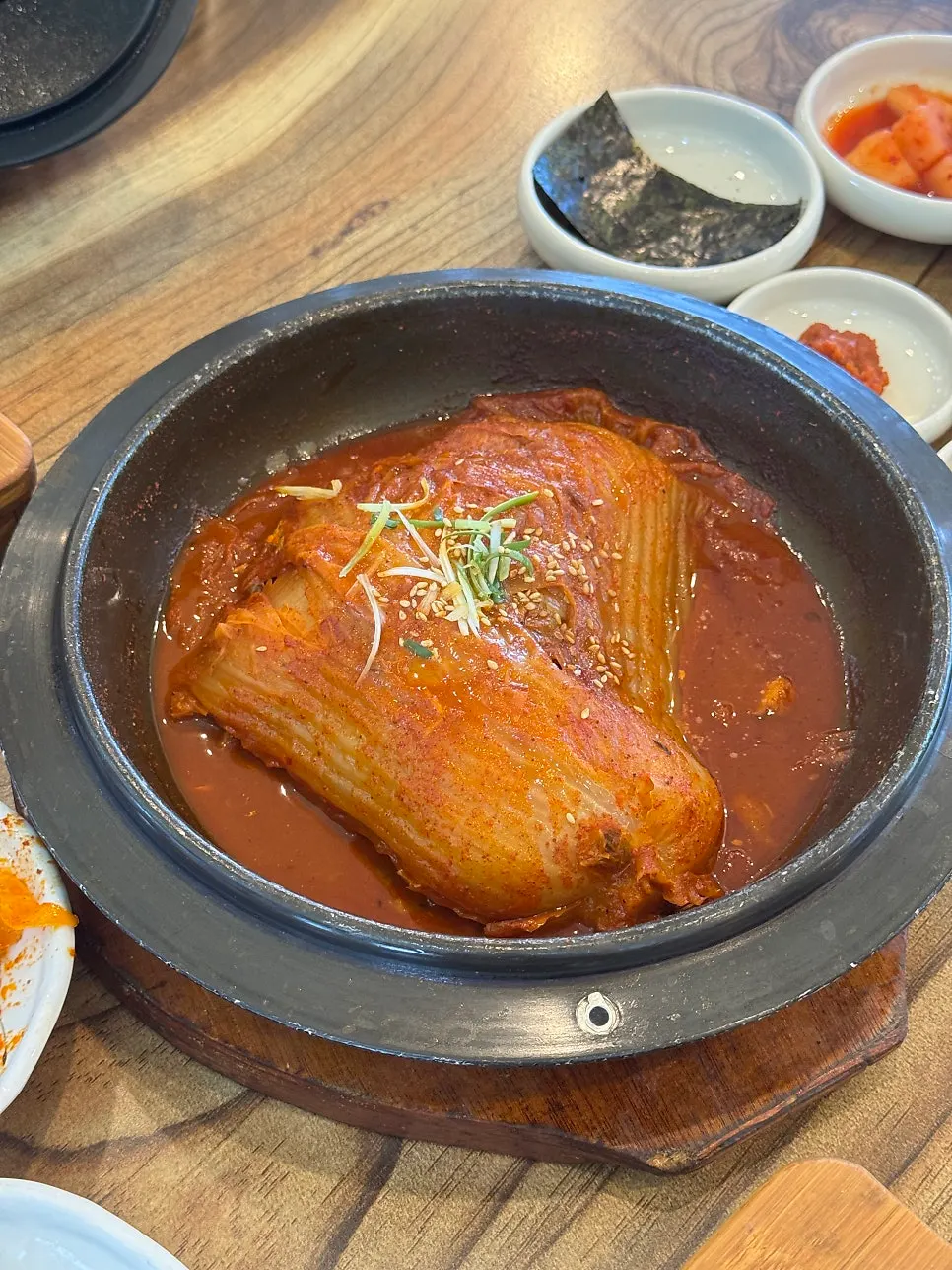 Old kimchi braised mackerel set on the burner