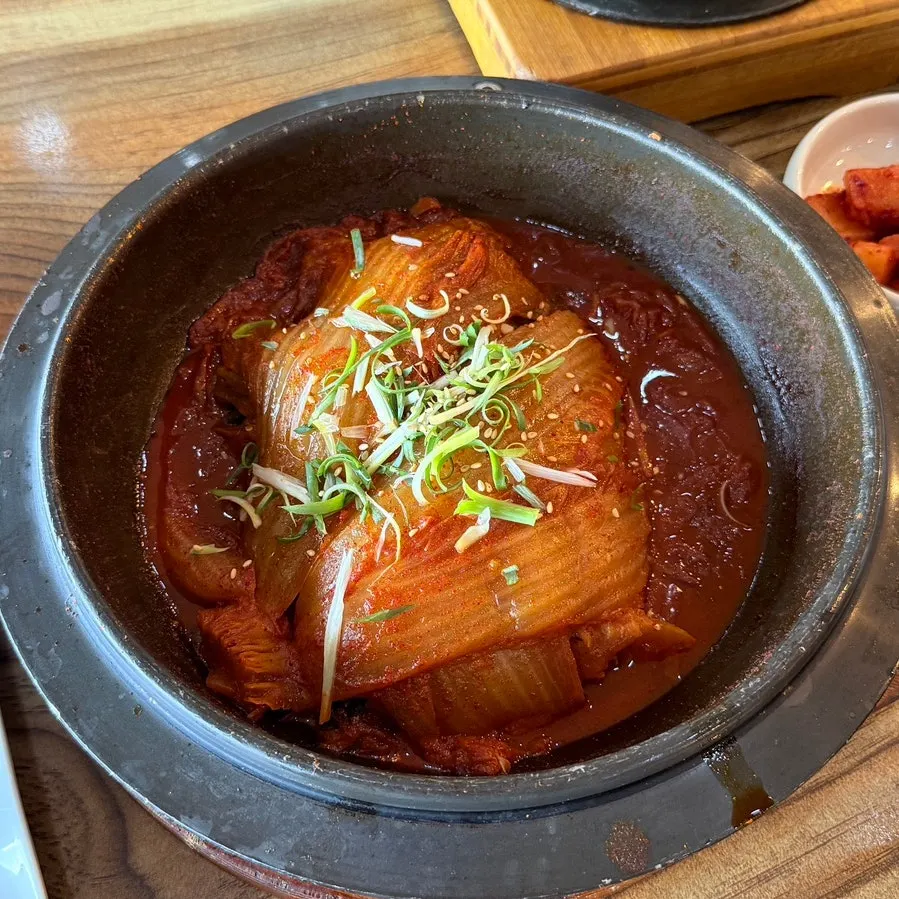 Close-up of braised mackerel with well-cooked old kimchi