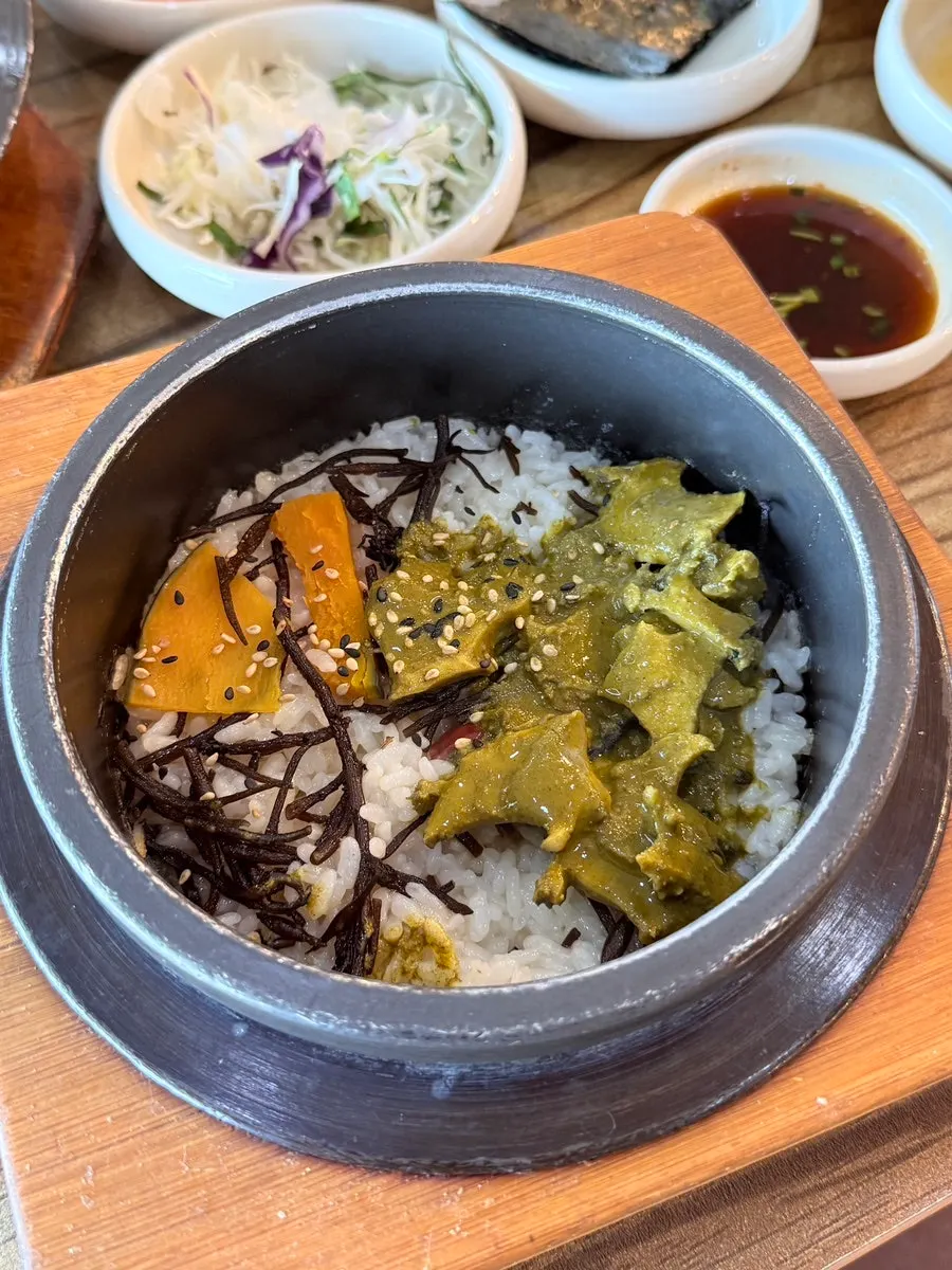 Abalone hot pot rice topped with abalone and abalone innards