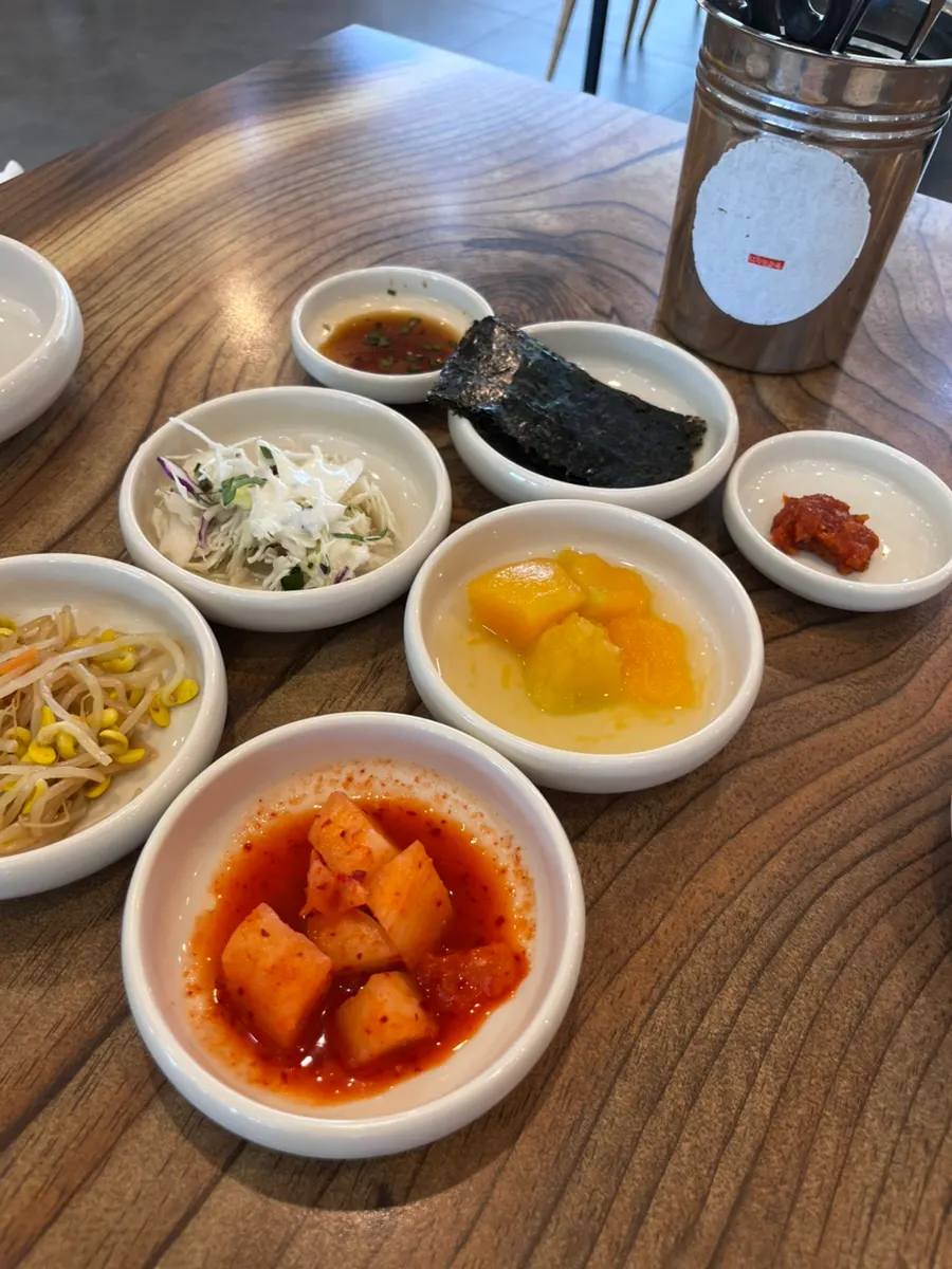 Basic side dishes of bean sprouts, kimchi, cabbage, and seaweed