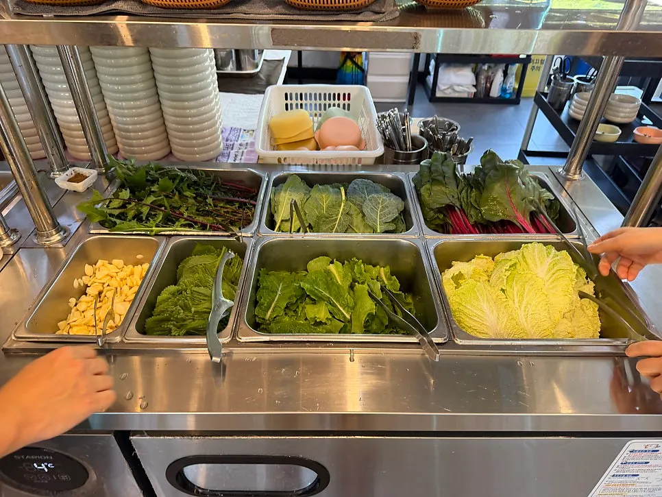 Side dish corner at the self-serve bar
