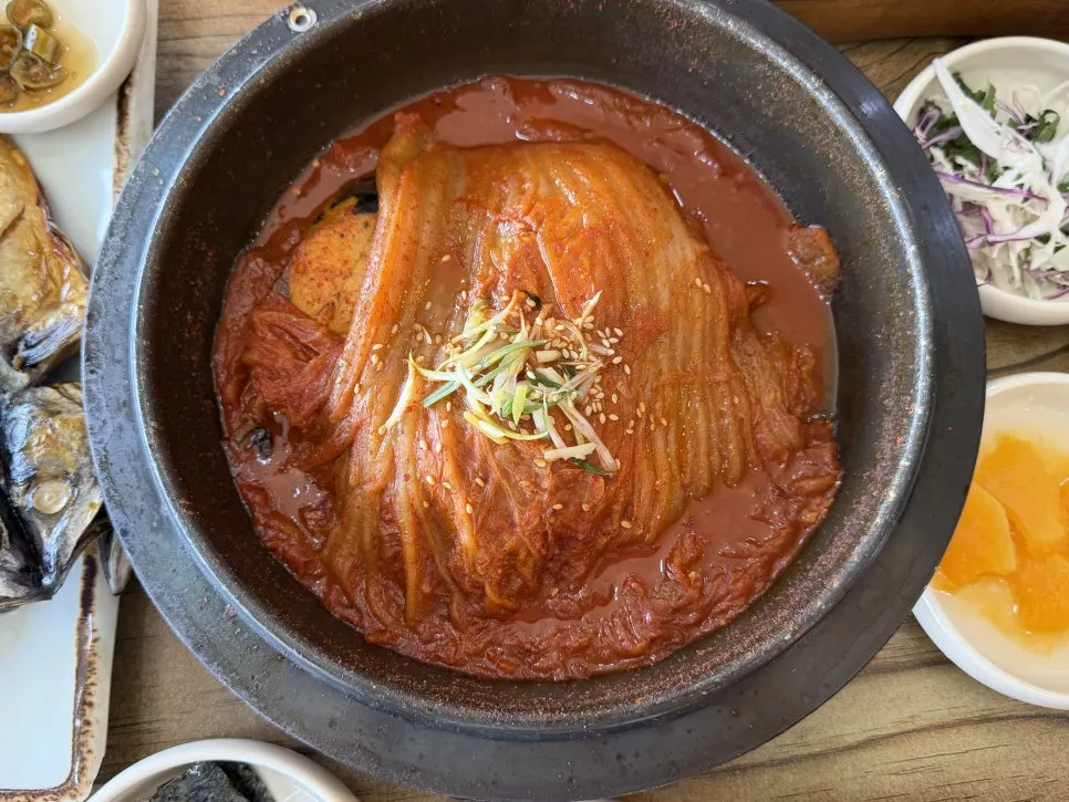 Old kimchi mackerel ssam-bap and abalone hot-pot rice spread