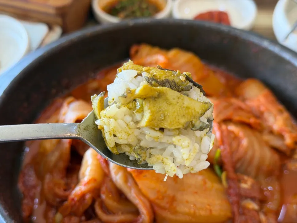 Covered abalone hot-pot rice