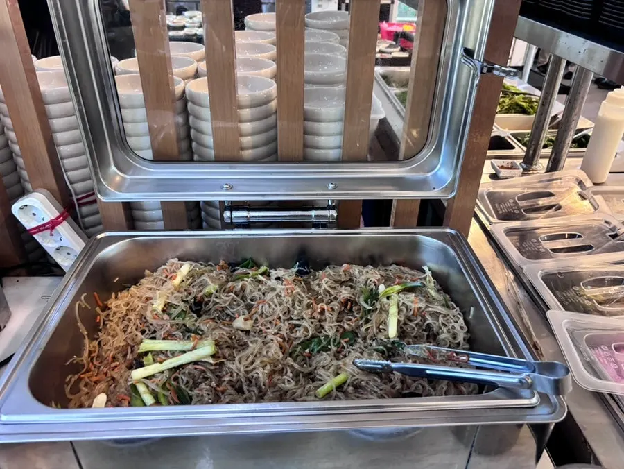 무한리필 전복죽과 제육볶음 셀프바