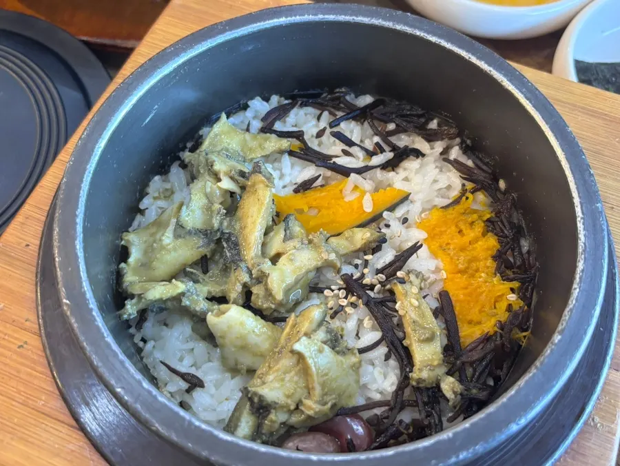 돌솥에 남은 누룽지