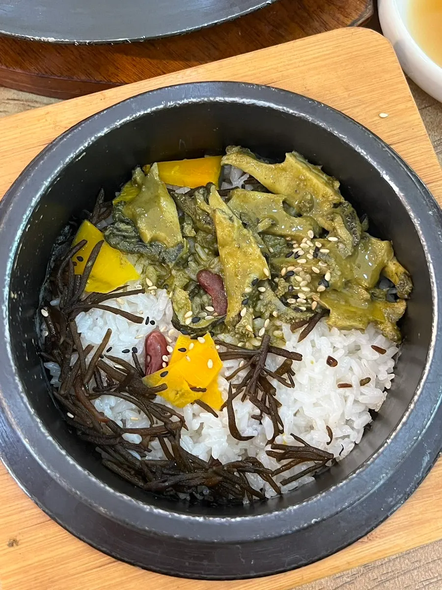 Old kimchi and mackerel flesh served over rice