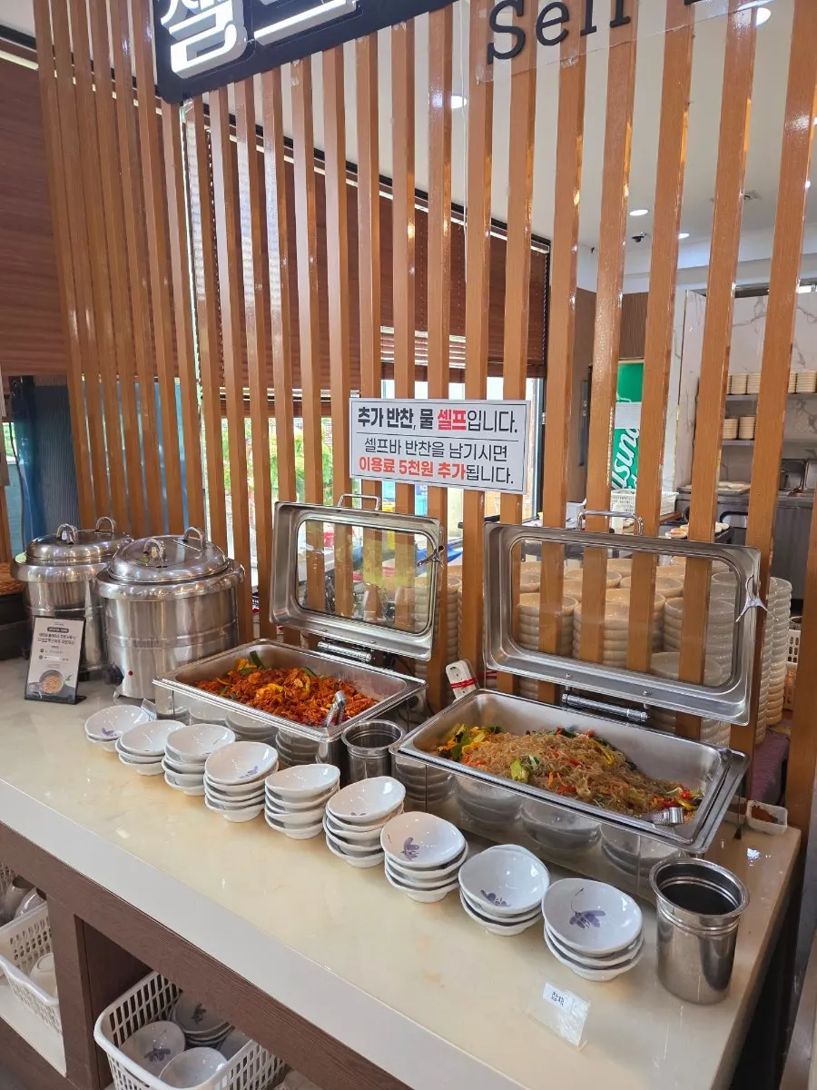 Interior seating at Jungmun Godeungeo Ssam-bap