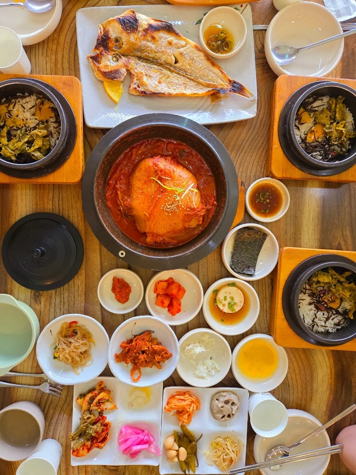 Extra side dishes from the self-service bar