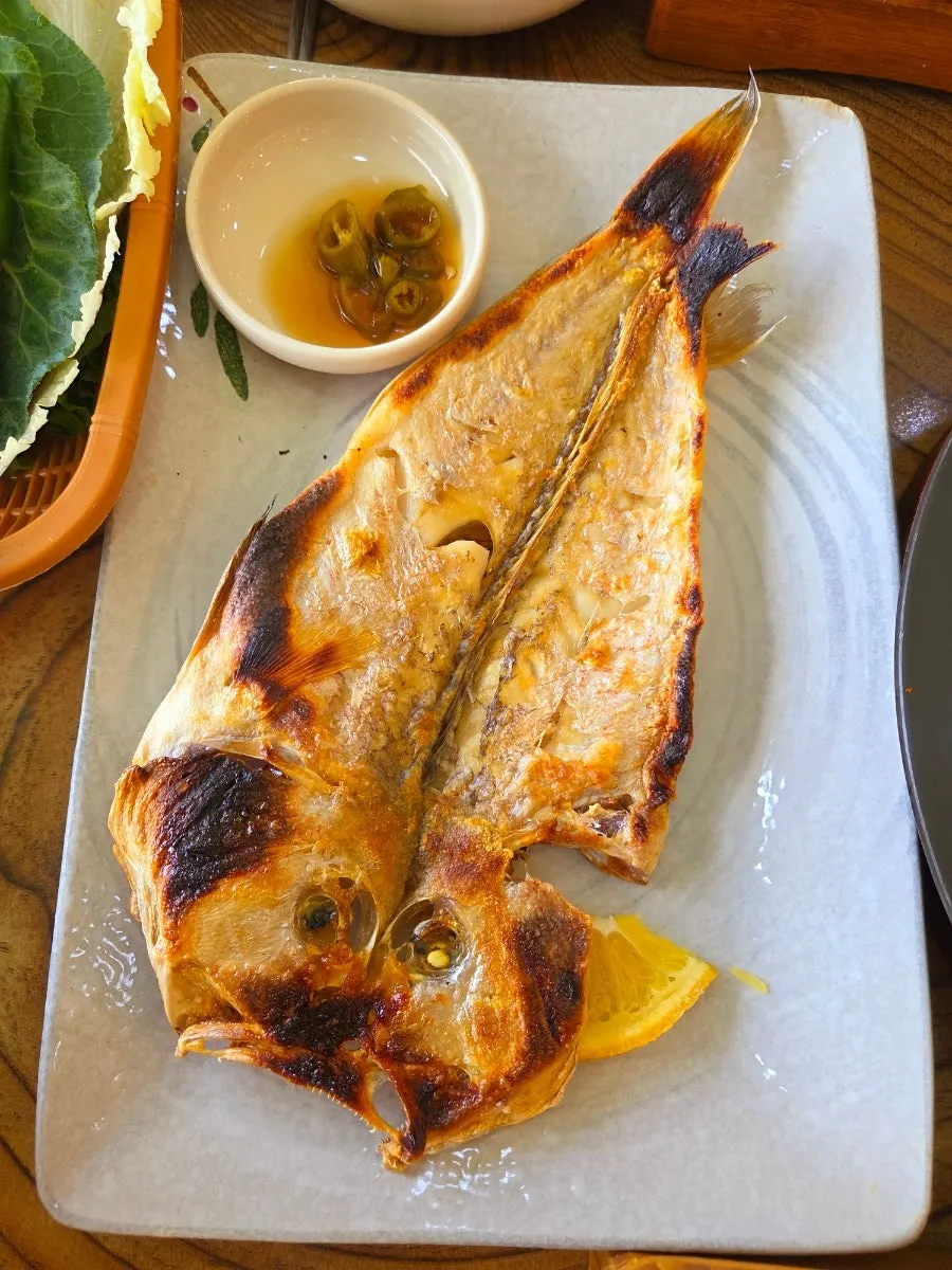 Meal with old-kimchi mackerel and wrap vegetables