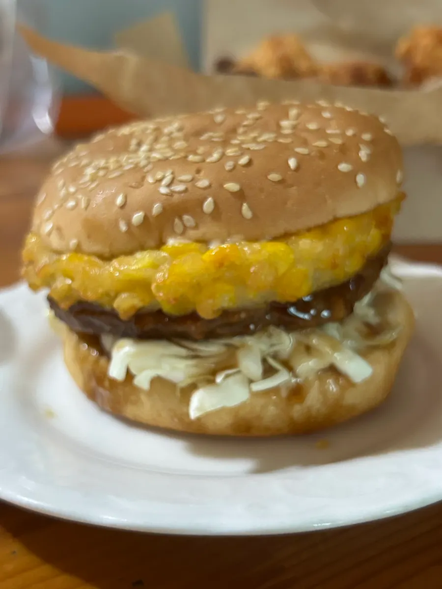 포장한 이로운 치킨과 양념소스