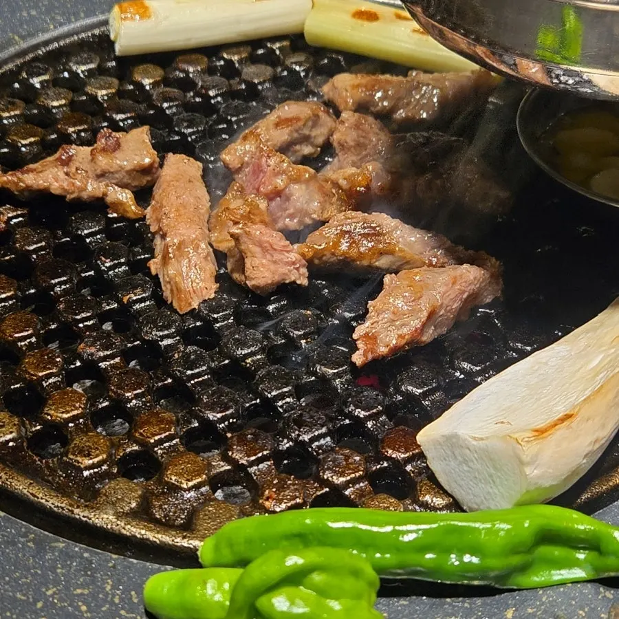Crocodile cut grilling over charcoal