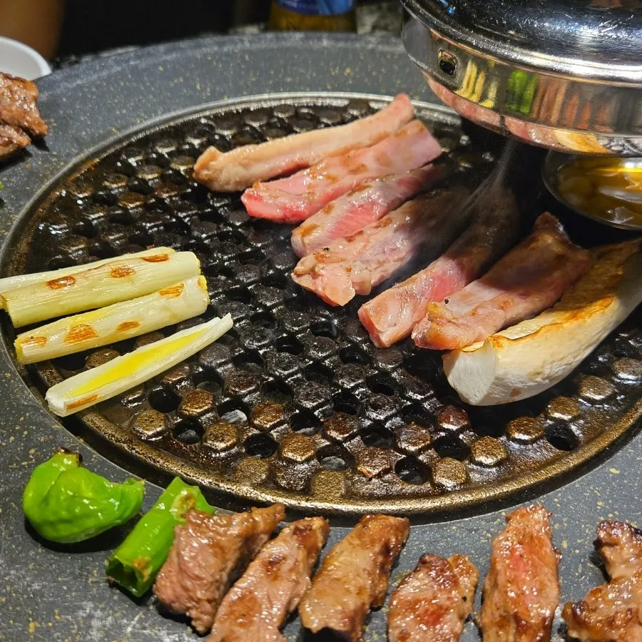 Iberico rib-belly meat being grilled