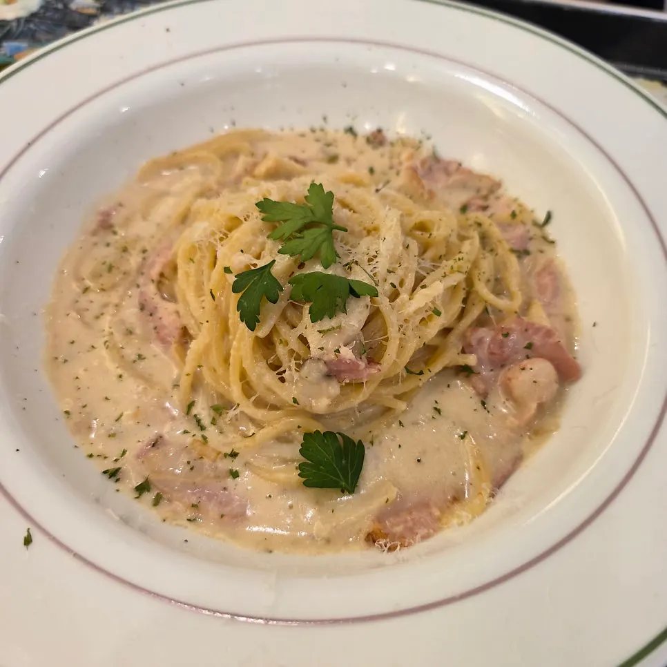 Bacon cream pasta with thick sauce