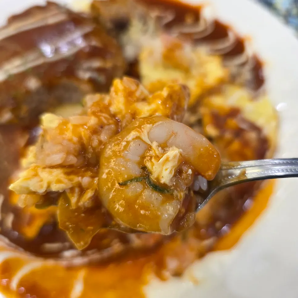 Omurice sauce with shrimp and mushrooms