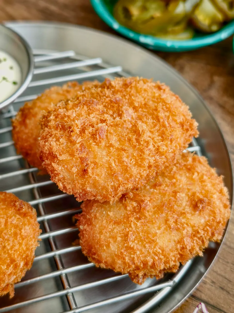 Six croquettes served on one plate