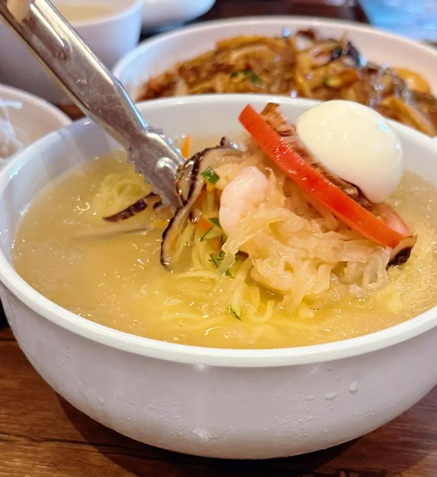 Jungwa naengmyeon served with peanut sauce on the side