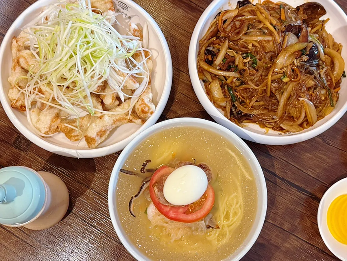 Full spread of the lunch table at Junghwa Gaekjansu