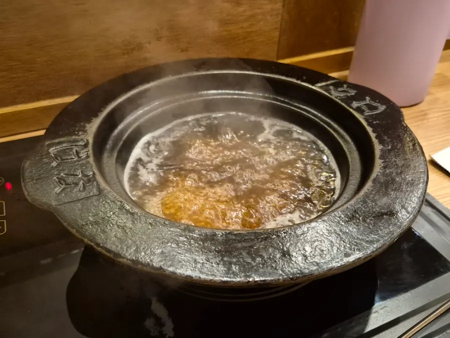 버섯이 다양하게 담긴 샤브샤브 야채 접시