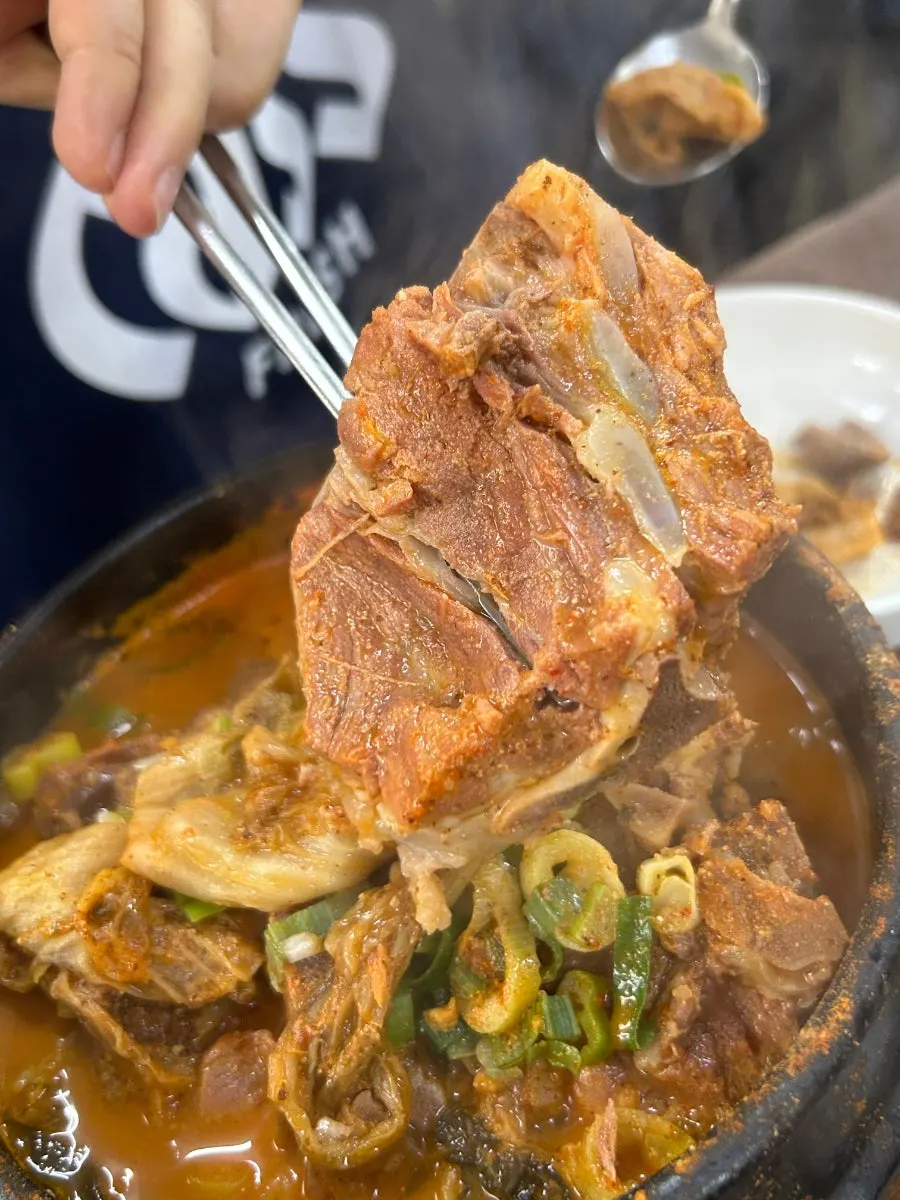 뼈가 3개 들어간 보통 뼈해장국