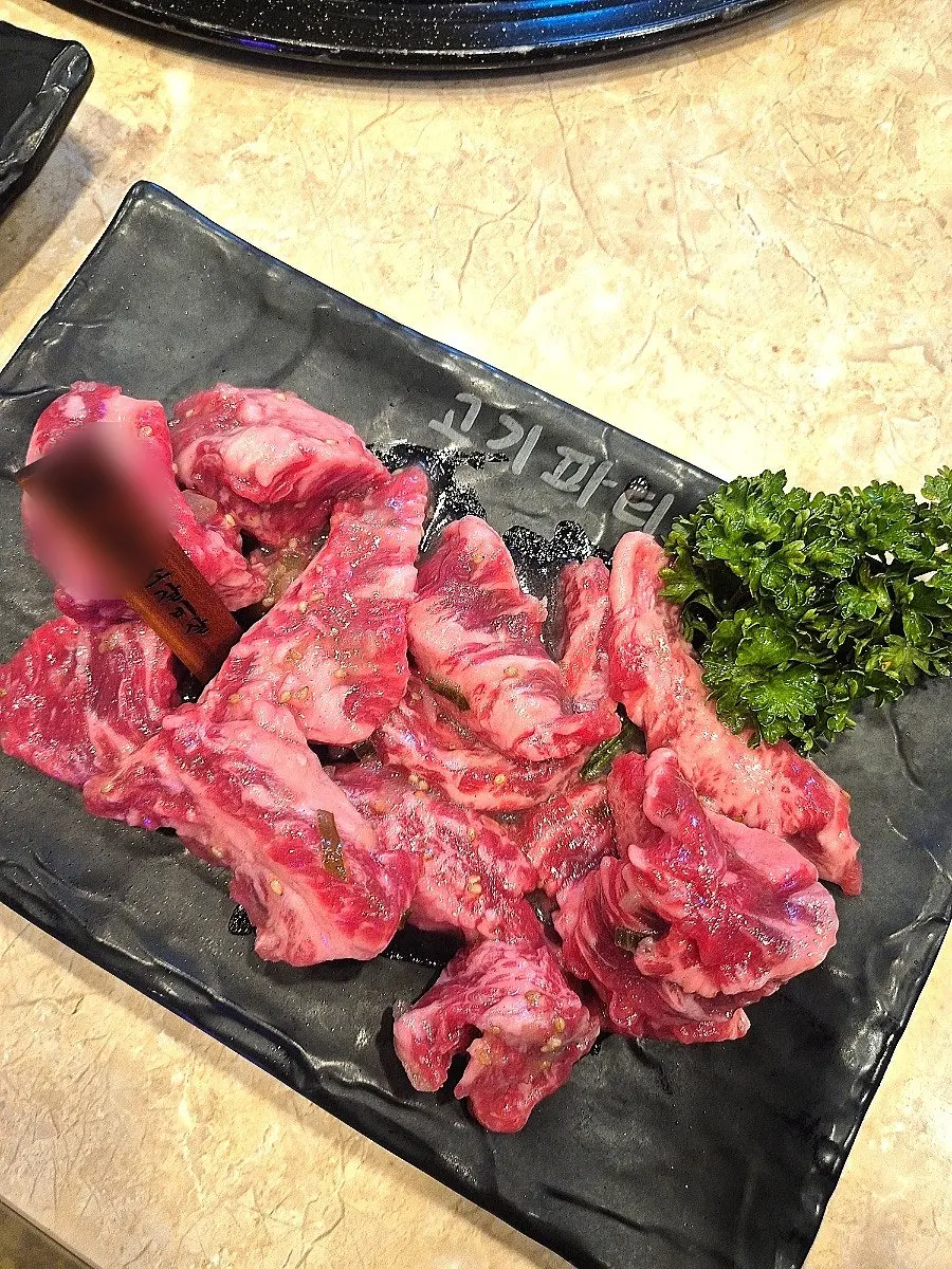 Iberico assorted platter with pork jowl and flower collar