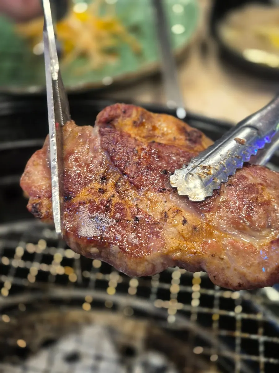 Iberico flower collar grilled golden brown over charcoal