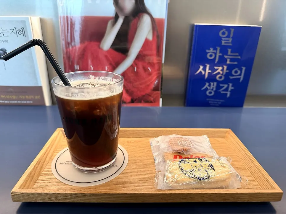 시술 중 제공된 아이스 음료와 간식