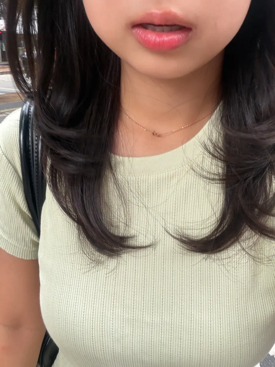 자연스러운 톤다운 헤어 마무리 사진