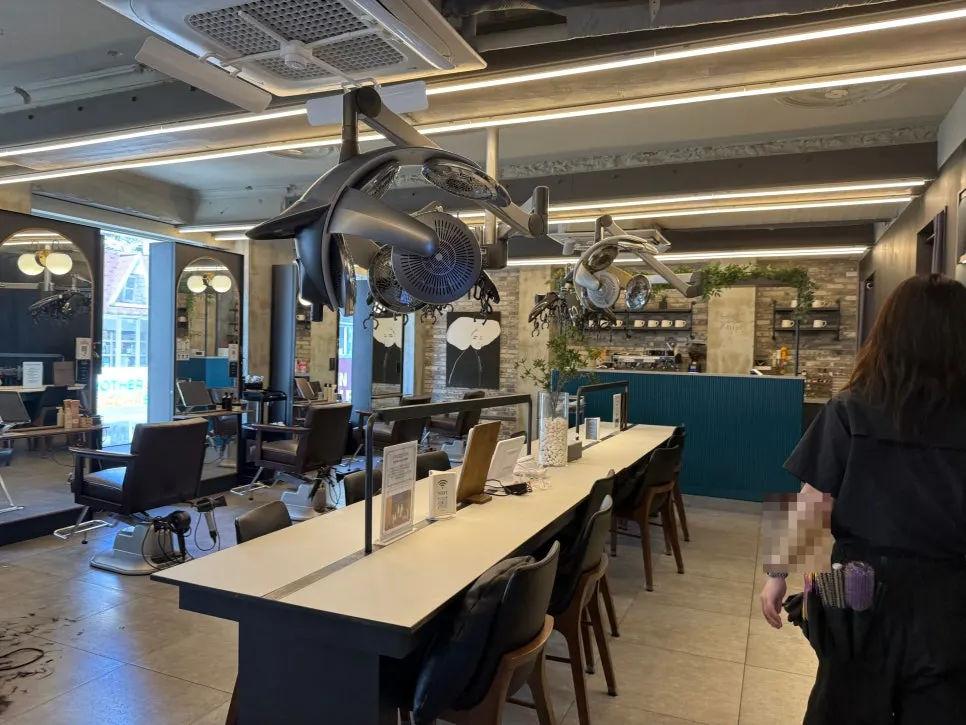 Salon service area with a row of designer seats
