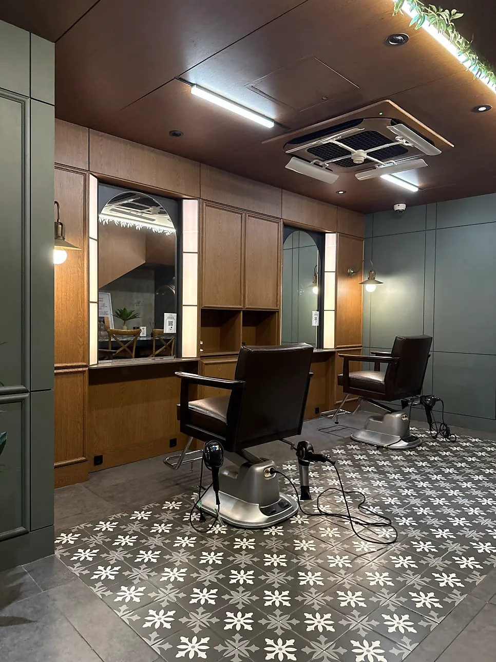Flow leading up to the 2nd floor of the salon