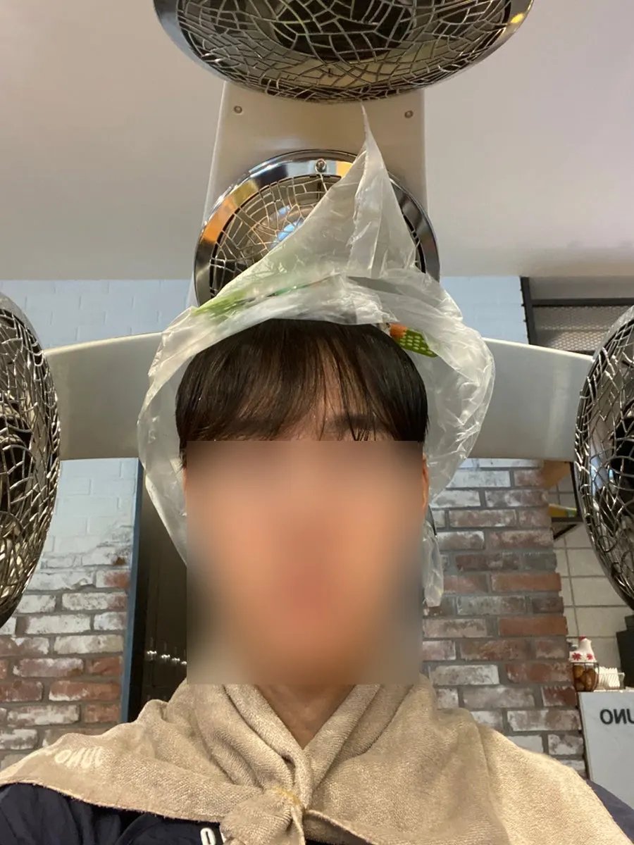 펌 후 라인이 정리된 옆머리