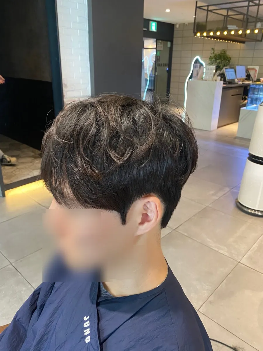 이마 라인이 드러난 완성 헤어