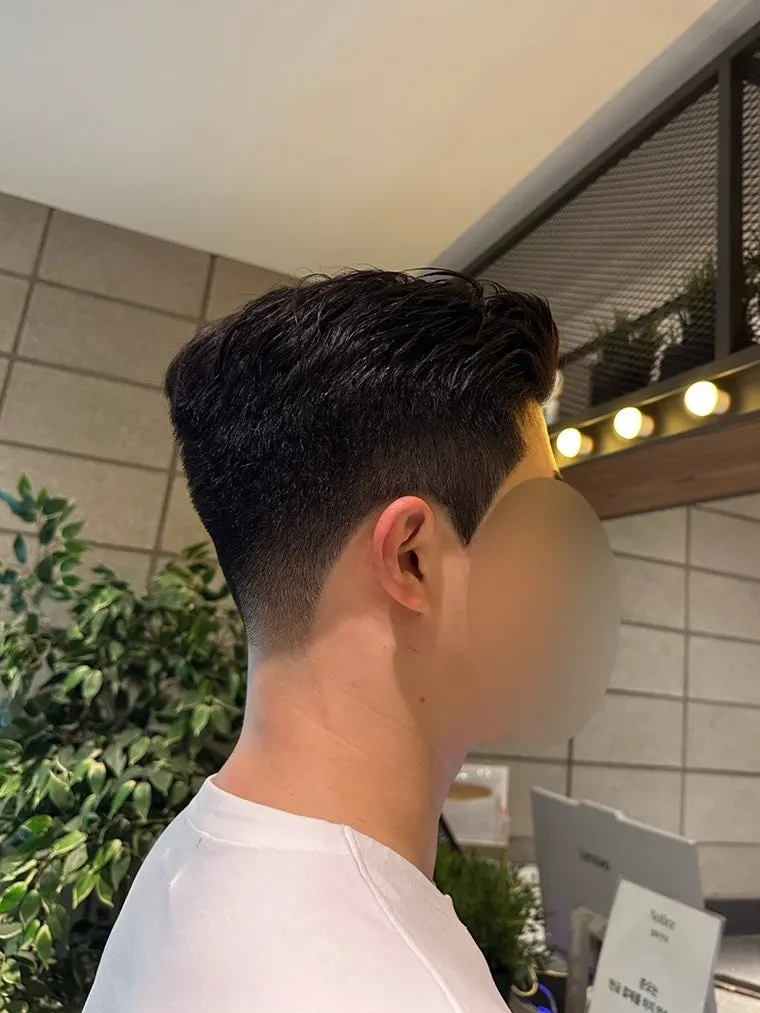 한 달 넘게 자라 부시시해진 커트 전 비포 머리