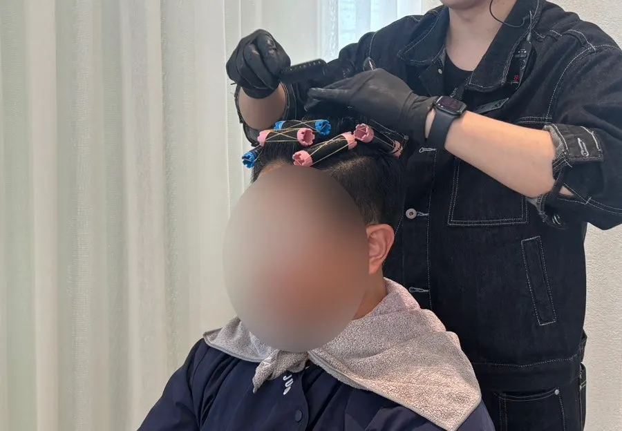 커트로 다듬어진 남자머리 측면