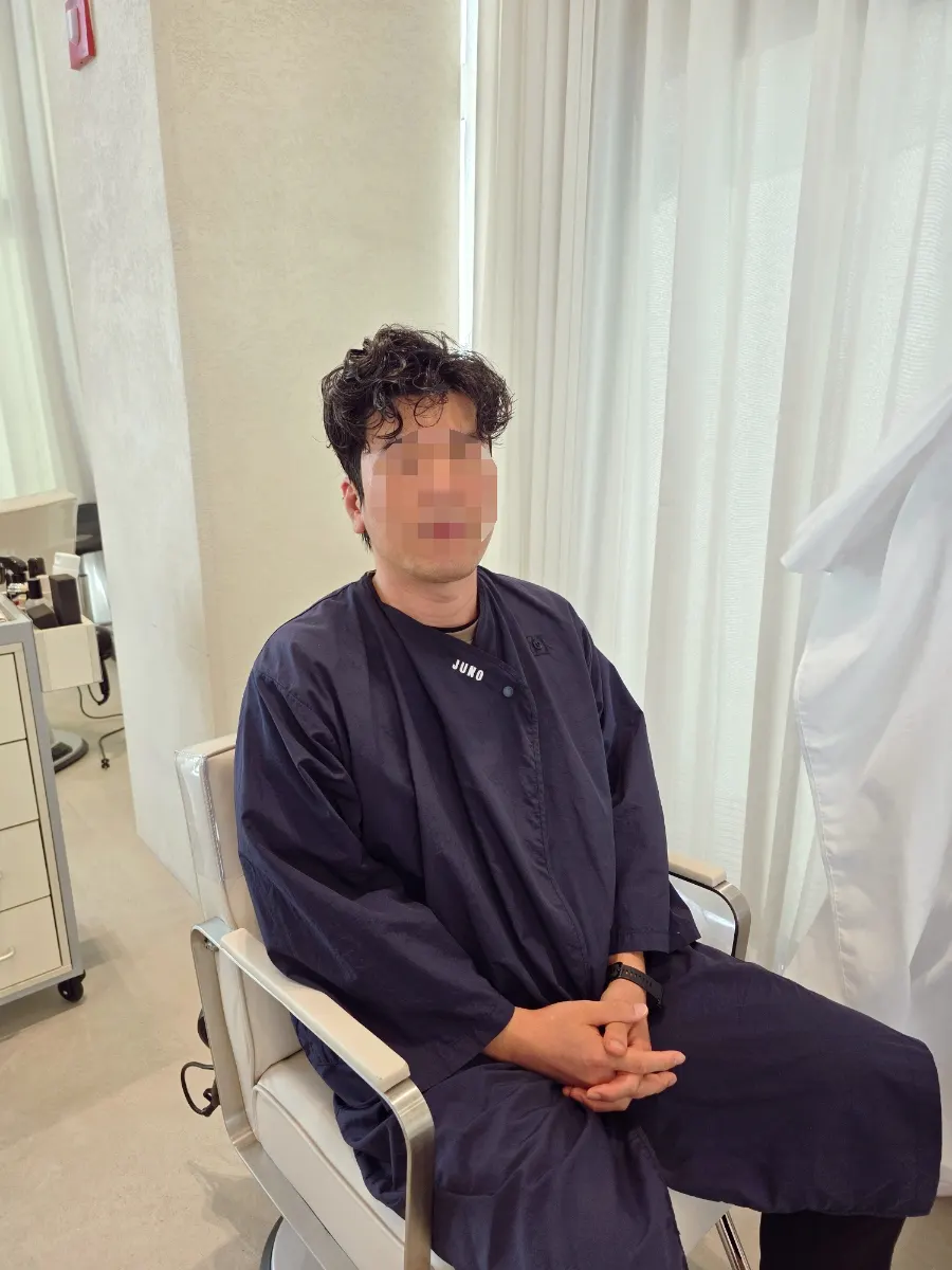 펌 중화 작업을 진행하는 장면