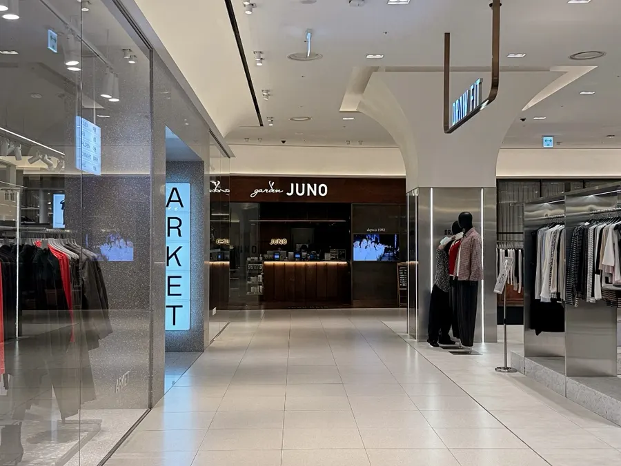 Entrance to JUNO HAIR Yongsan I'Park Mall Branch next to the Arket store