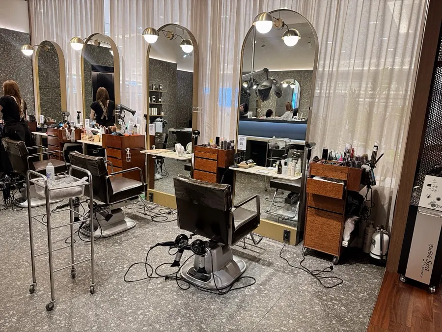 Salon service chair with a calm atmosphere