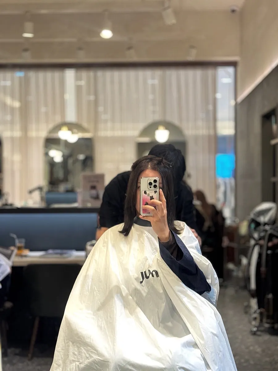 Checking hair condition after the coloring is finished