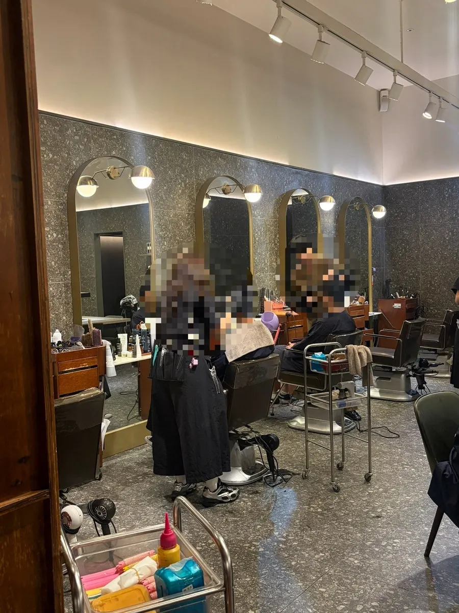 Interior view of JUNO HAIR Yongsan I'Park Mall Branch