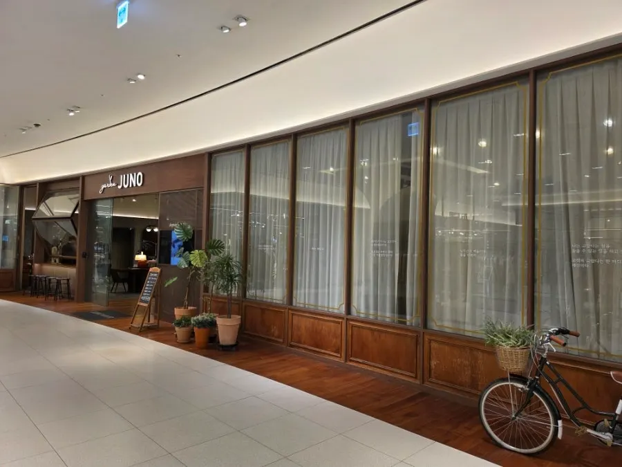 준오헤어 용산아이파크몰점 입구 전경