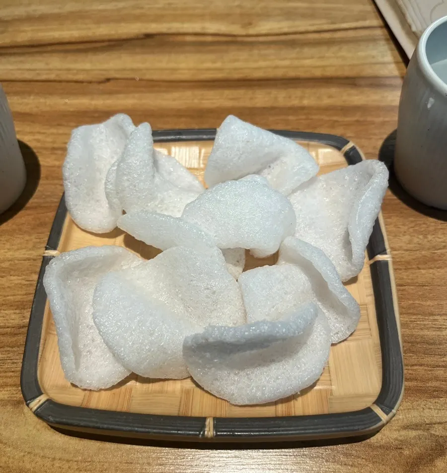 Crackers served as the basic side snack