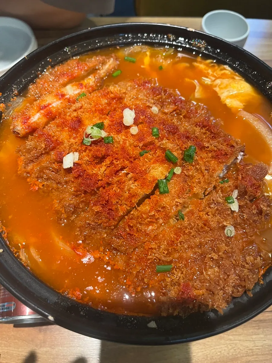 Eating the aged kimchi pork cutlet nabe with a bowl of rice