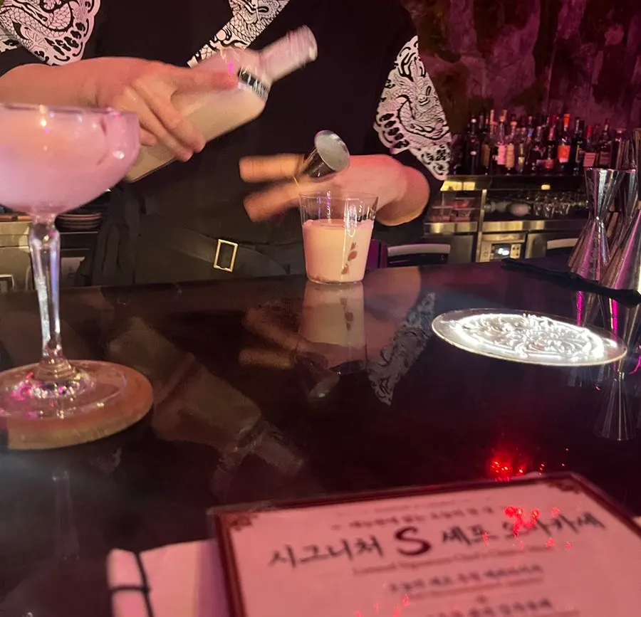 Rooster cocktail set on the bar table