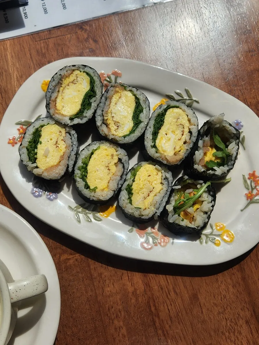 저스트칠링 루꼴라김밥 한 접시