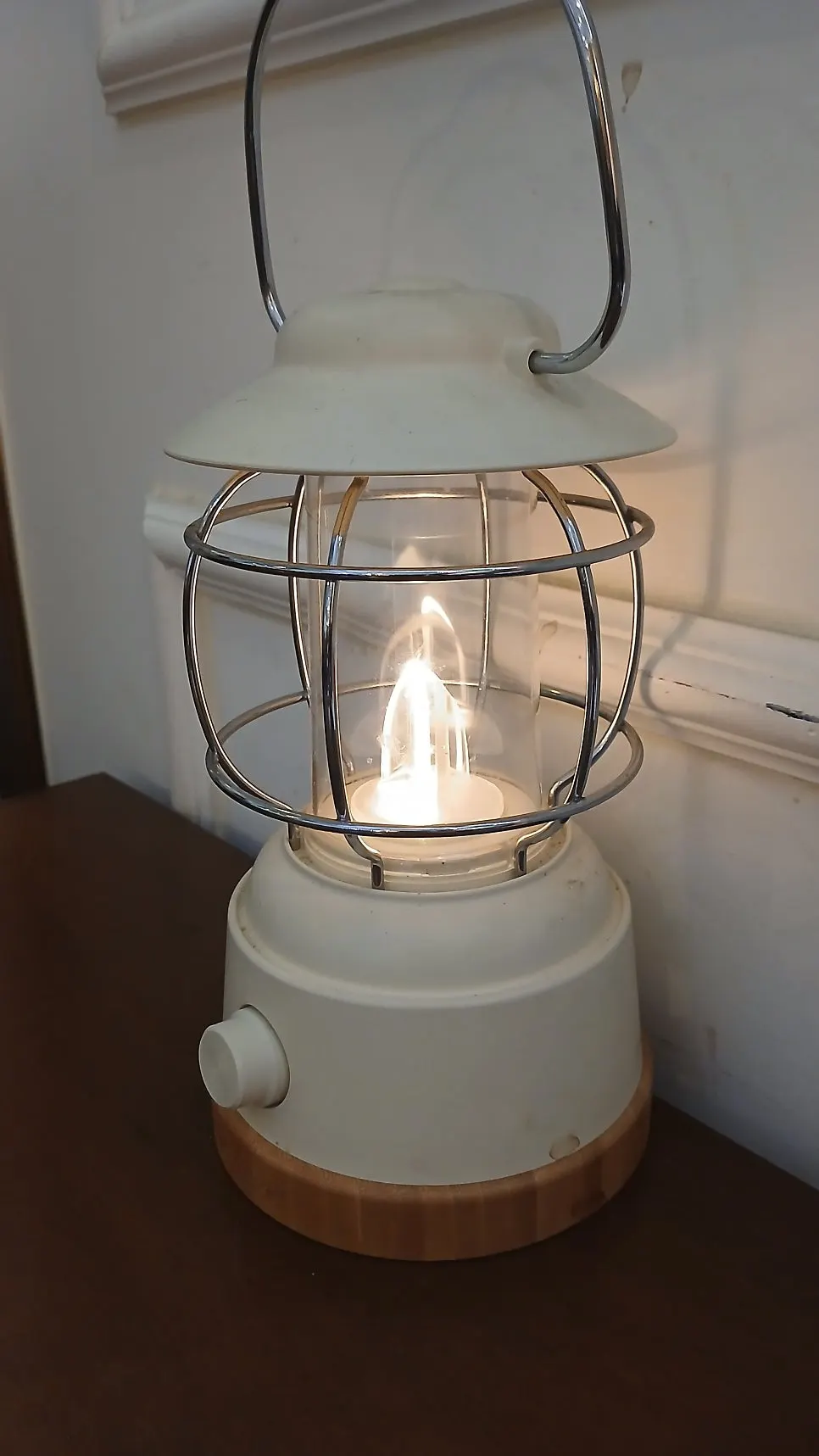 Solo dining table and a table lamp