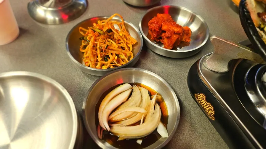Bean sprout salad and kkakdugi among the self-serve banchan