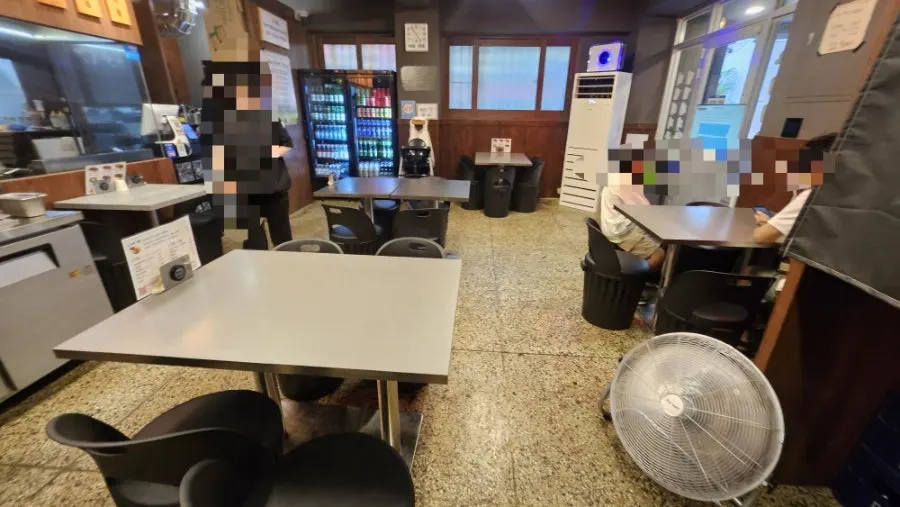 Clean, cozy interior of Juyukjeom